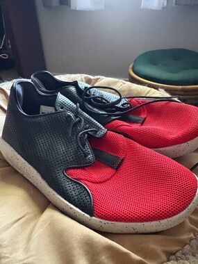 red and black Jordan Eclipse size 7